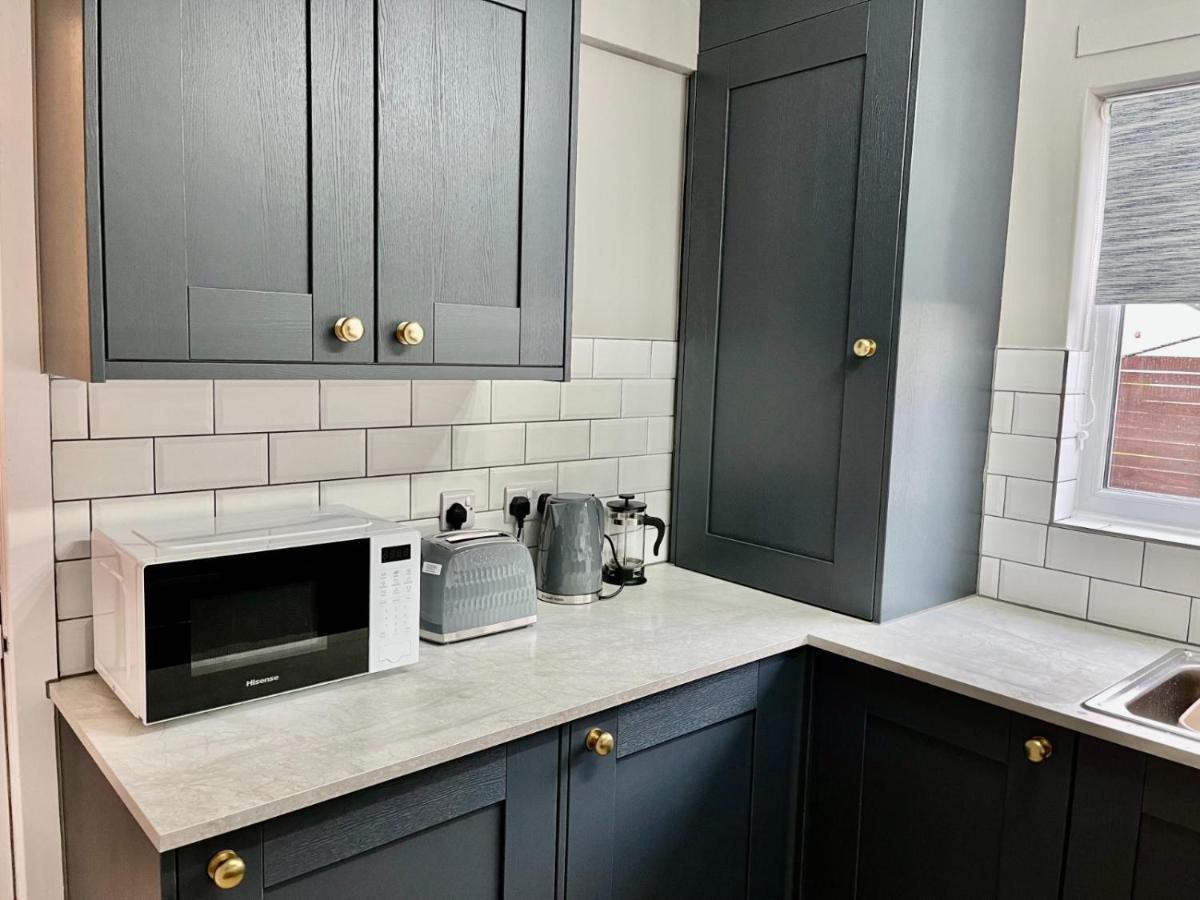 Canada House - Sleeps 6 -3 King Or 6 Single Ideal For Contractors 沃灵顿 外观 照片
