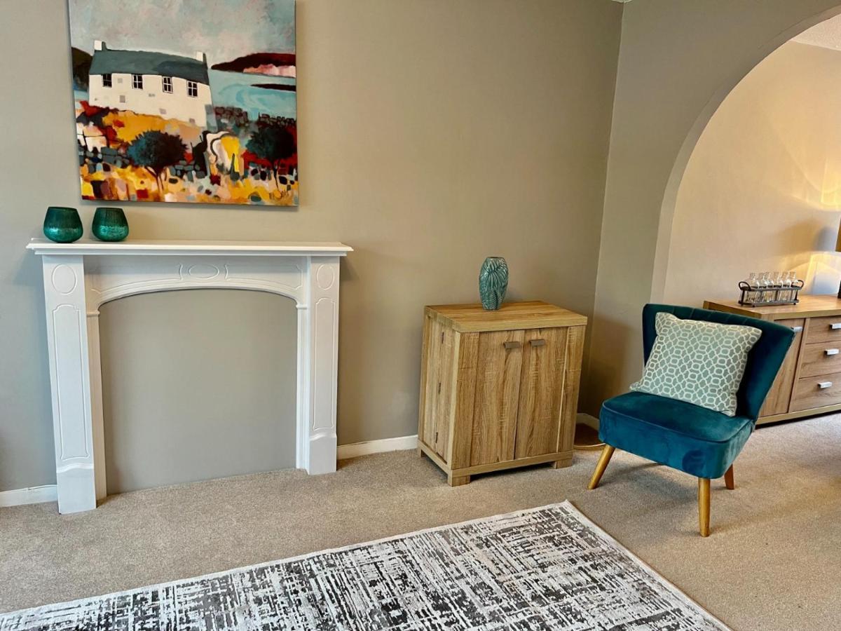 Canada House - Sleeps 6 -3 King Or 6 Single Ideal For Contractors 沃灵顿 外观 照片